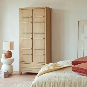 Qong - Schrank aus massivem Kiefernholz