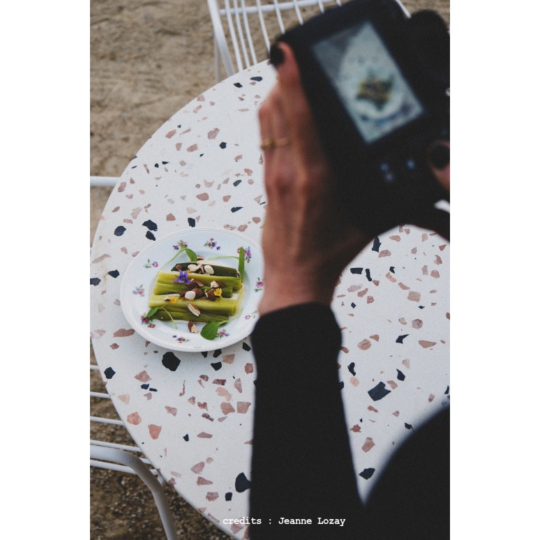 Elio - Ronde tuintafel van bruin premium terrazzo en metaal voor 4 personen