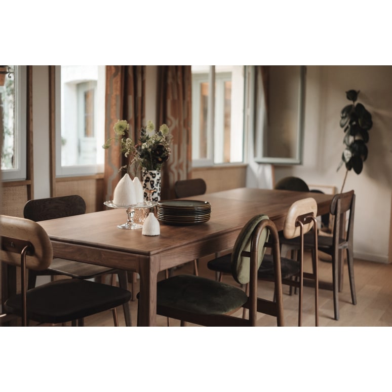 Arto - Uitschuifbare tafel in massief notenhout voor 6-12 pers.