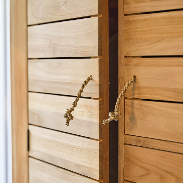 Minimalys - Garderobenschrank aus Massivteak