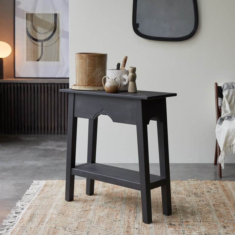 Thaki Black - Flurkonsole aus Massivkiefer T. 30 cm
