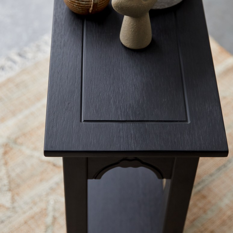Thaki Black - Flurkonsole aus Massivkiefer T. 30 cm