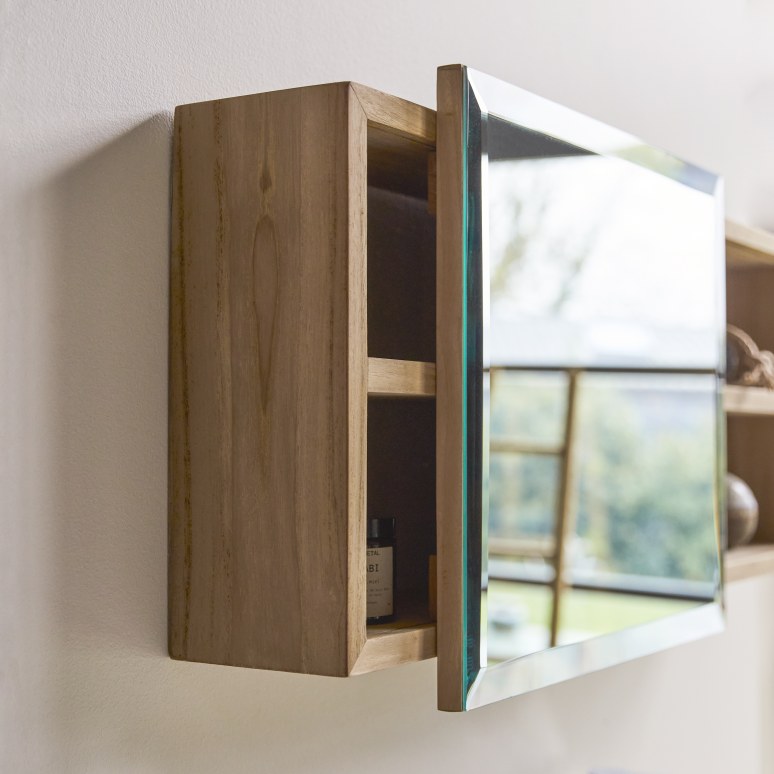 Typo - Spiegelschrank aus massivem Teak