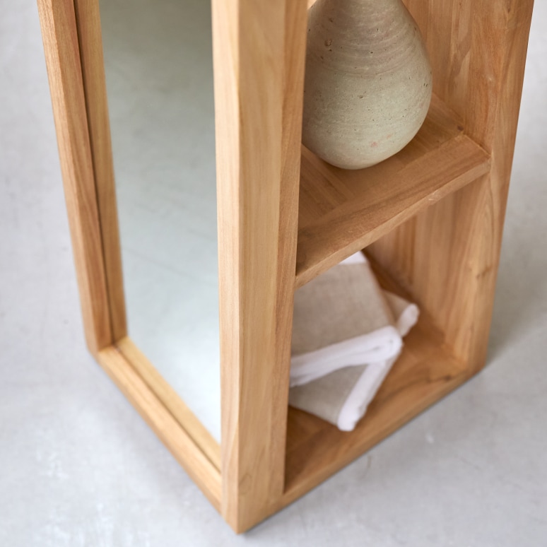 Twig - Schrägschrank aus massivem Teak