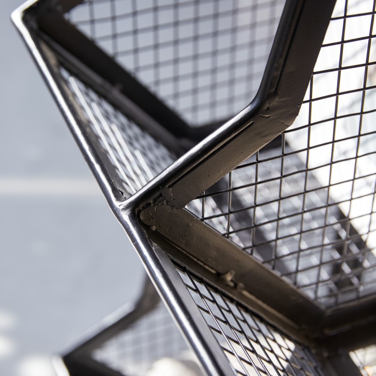 Cléo - Metal cubby shelf