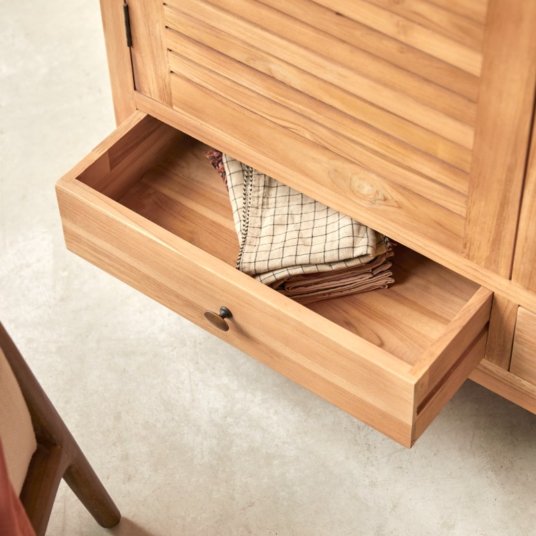 Suzette - Garderobenschrank aus Massivteak