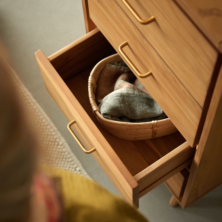 Kort - Small chest of drawers in solid teak