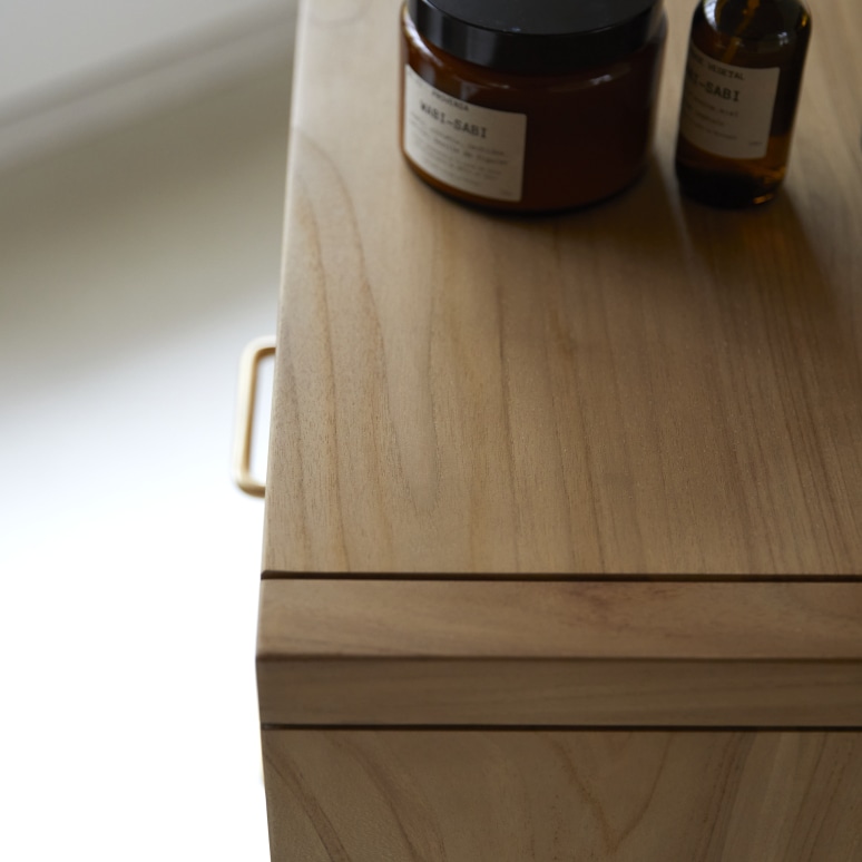 Kort - Small chest of drawers in solid teak