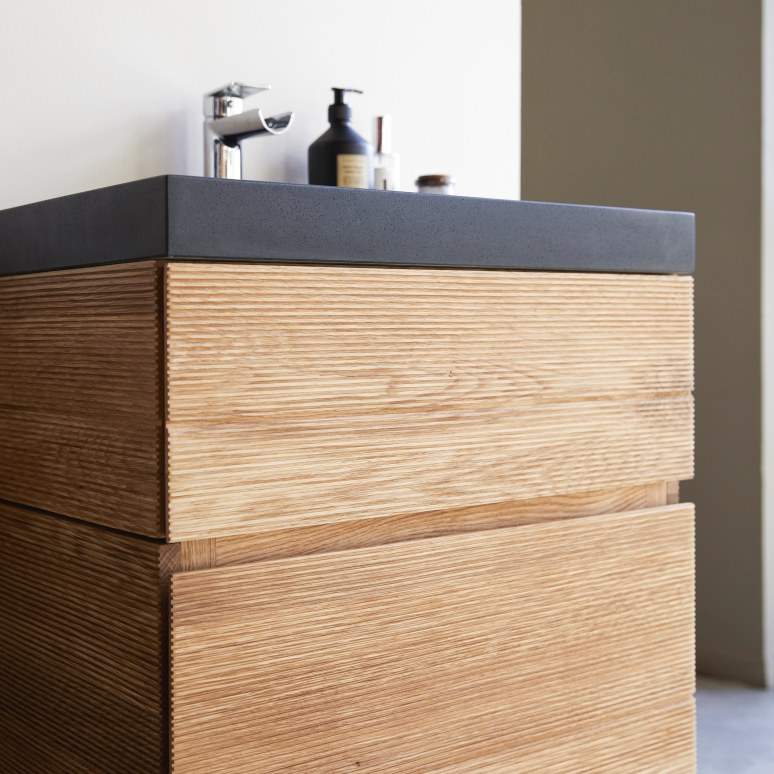 Karl - Massief eikenhouten en lavastenen badkamermeubel 60 cm