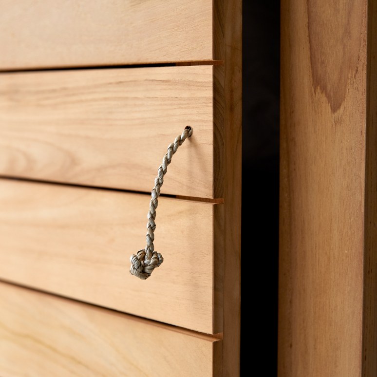 Minimalys - Storage column in solid teak 