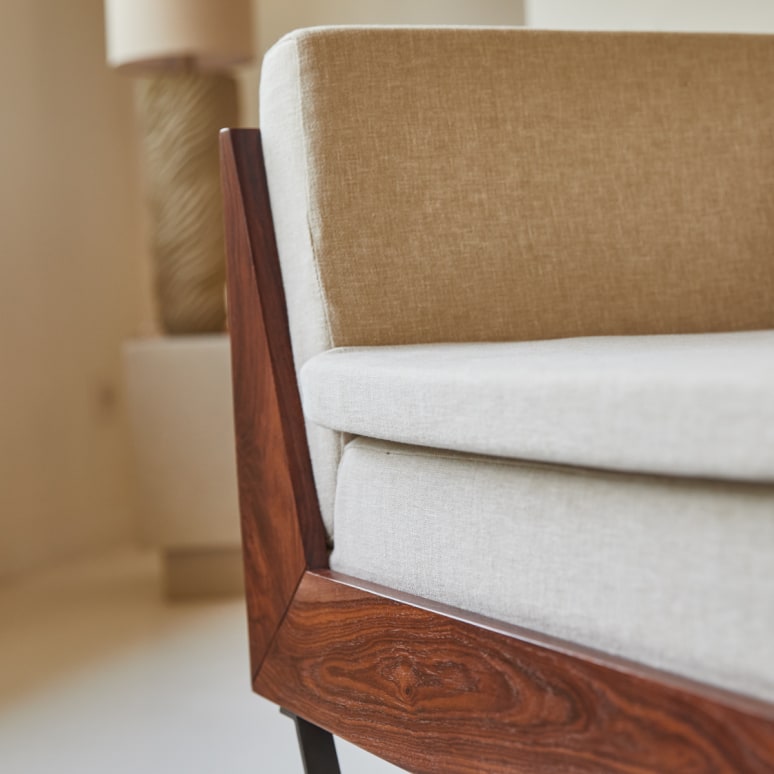 Metric - Sillón de palisandro macizo y tela