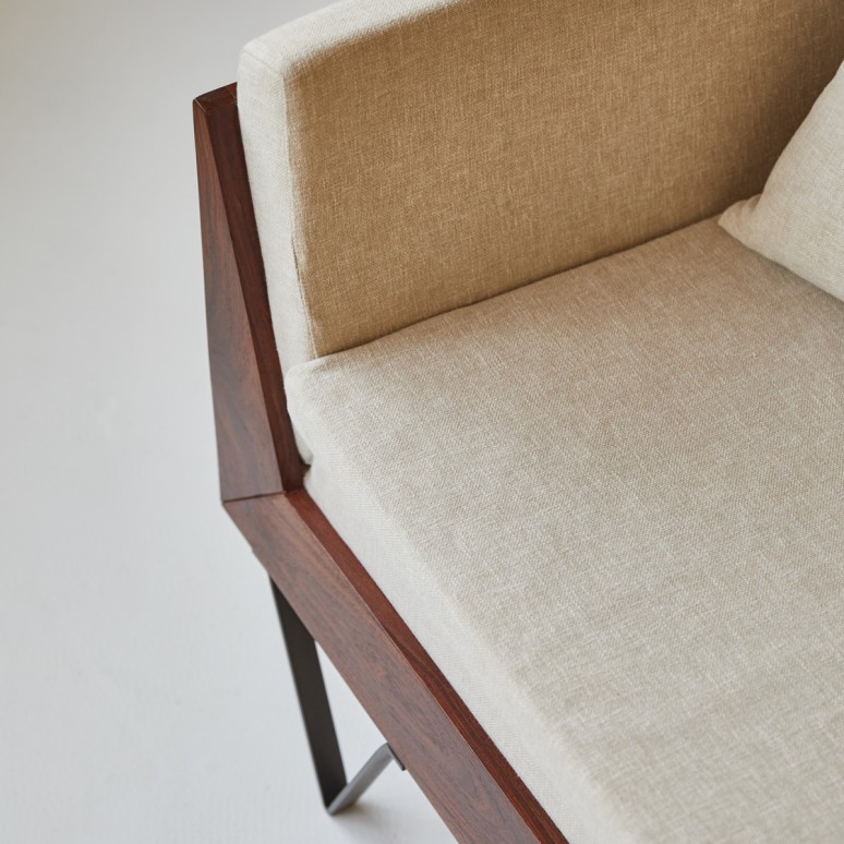 Metric - Fauteuil en palissandre massif et tissu