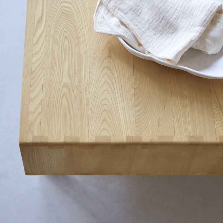 Luis - Salontafel van massief iepenhout en vlechtwerk