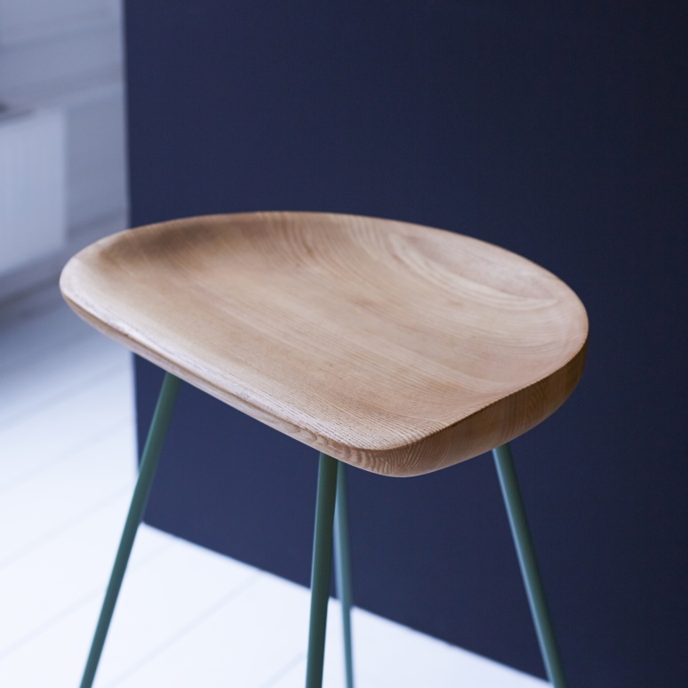 Mari - High stool in solid ash and lichen metal