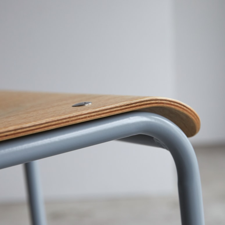 Mio - Sedia in legno di frassino e metallo grey