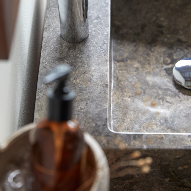 Slats - Grey marble basin