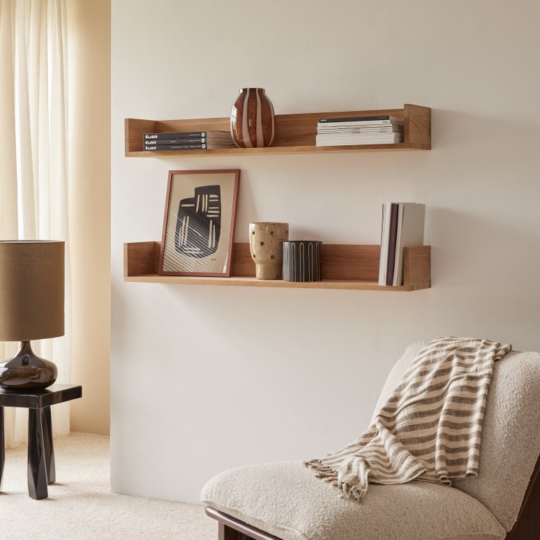 Arty - Wall-mounted shelf in solid teak