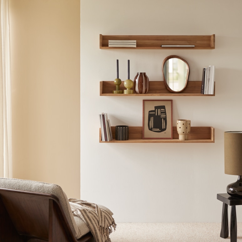 Arty - Wall-mounted shelf in solid teak