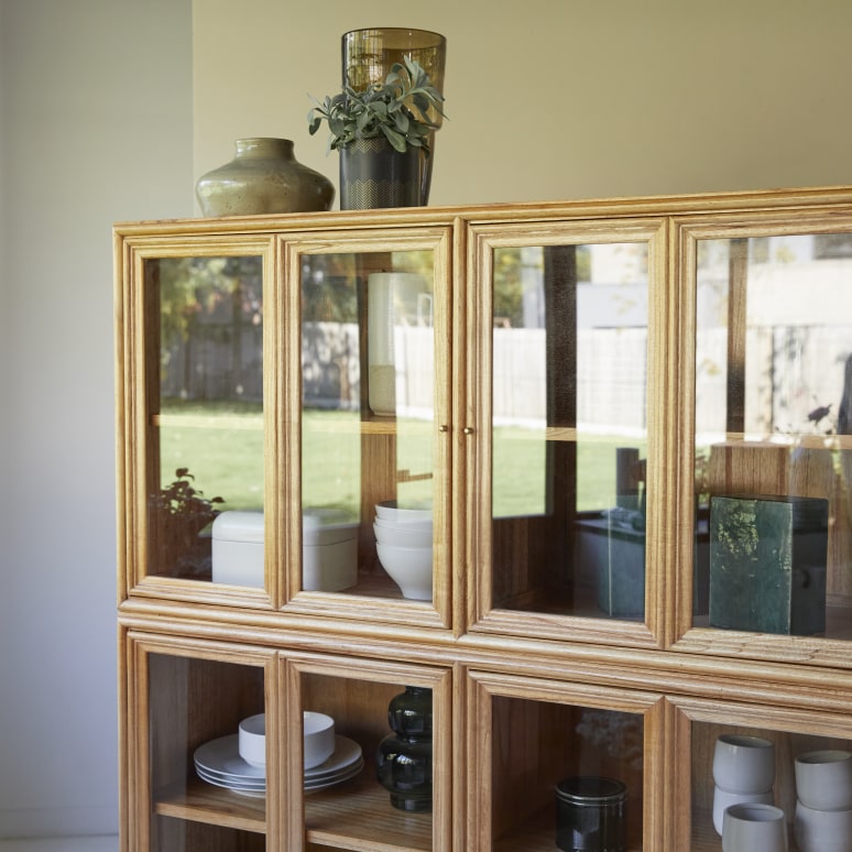 Alex - Doppelvitrinenschrank aus Mindi