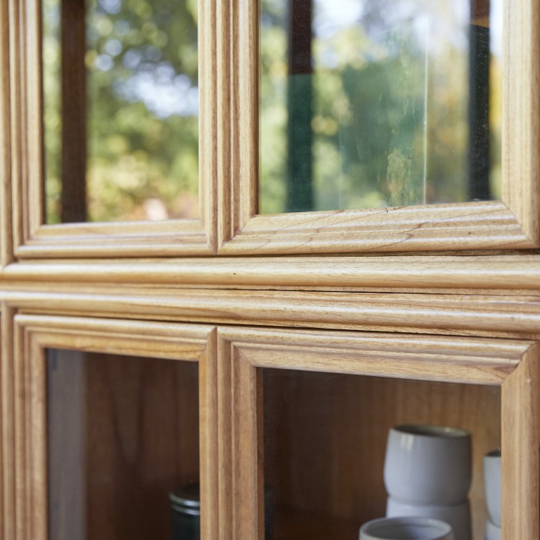 Alex - Dubbele vitrinekast van mindihout