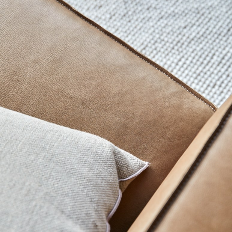 Cobbelwood - Sofa aus massivem Eichenholz und Leder Cheyenne ,2-Sitzer