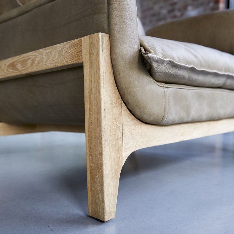 Woodnest - Fauteuil en chêne massif et cuir Cheyenne