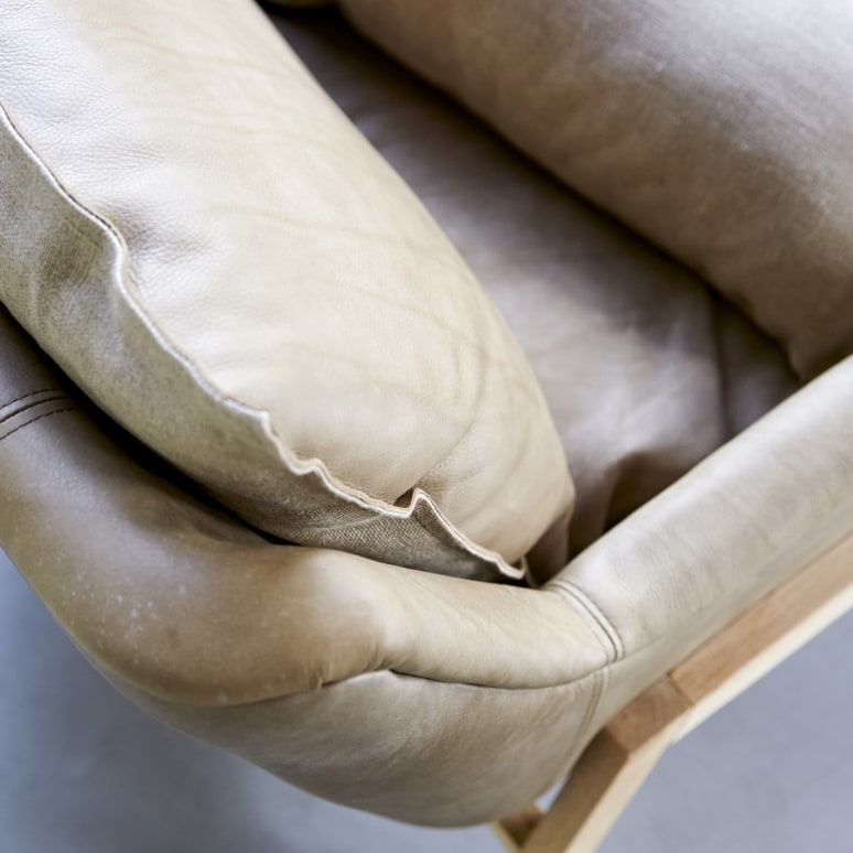 Woodnest - Fauteuil en chêne massif et cuir Cheyenne