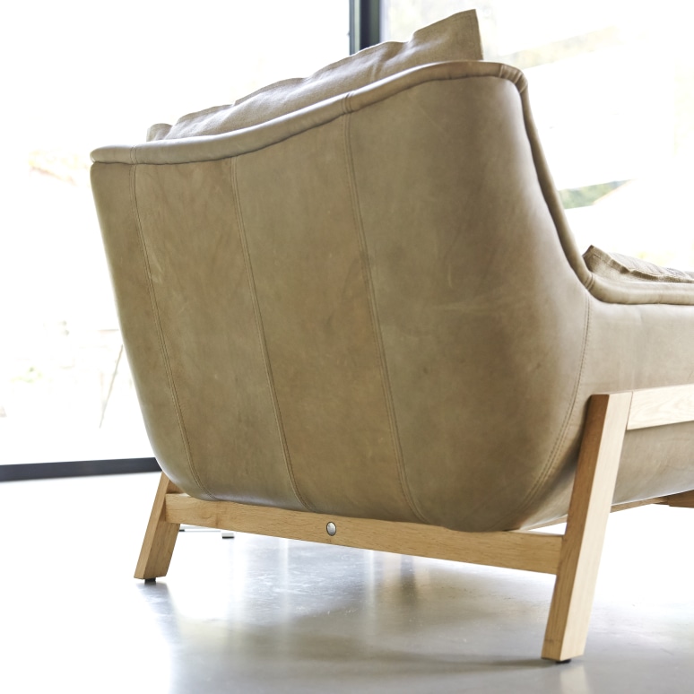 Woodnest - Sillón de roble macizo y cuero Cheyenne