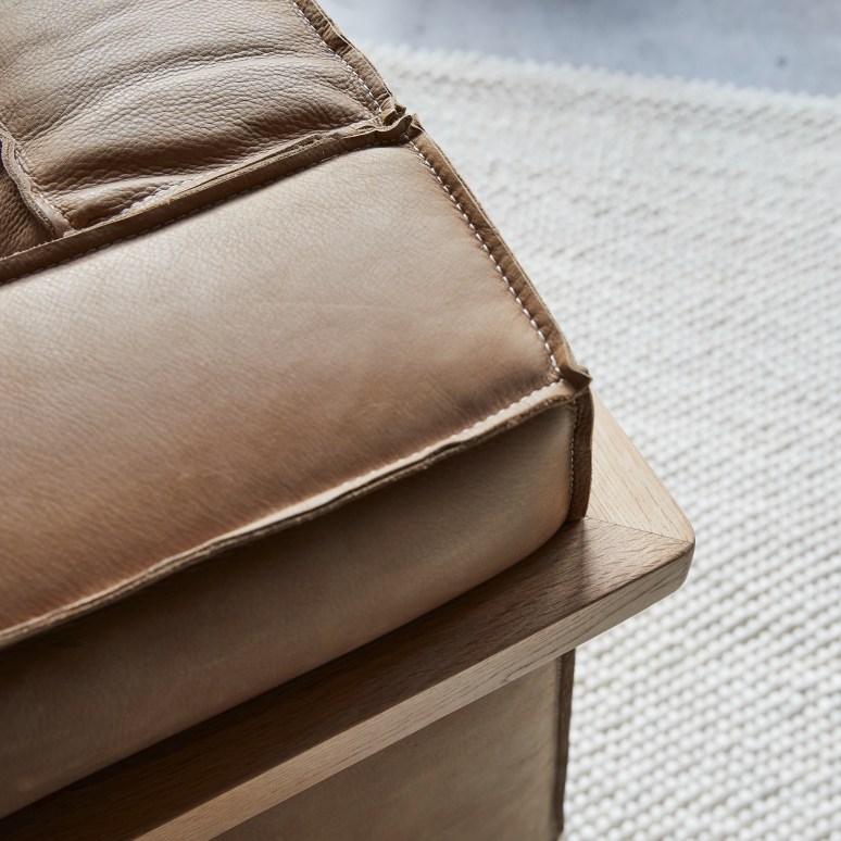 Cobbelwood - Sillón de roble macizo y cuero Cheyenne