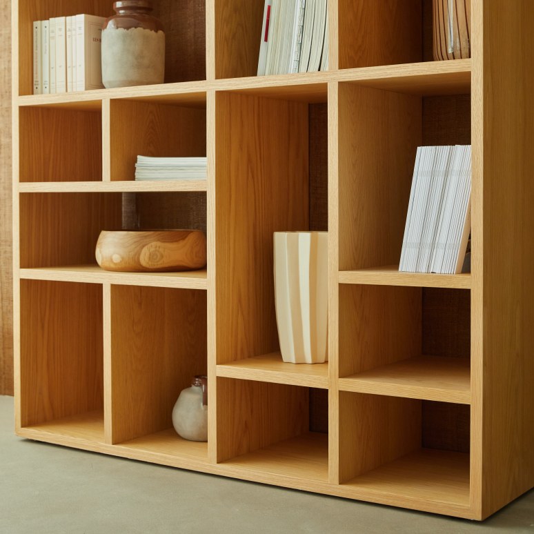 Eyota - Hohes Bücherregal aus Eiche
