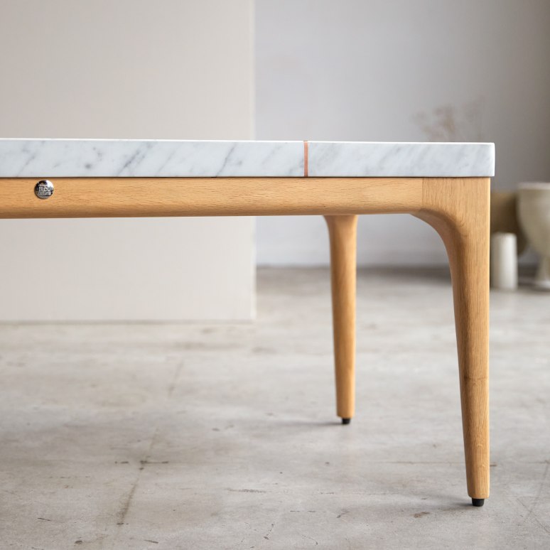 Stonepiet - Mesa de centro de roble macizo y mármol de 111 cm x 48 cm