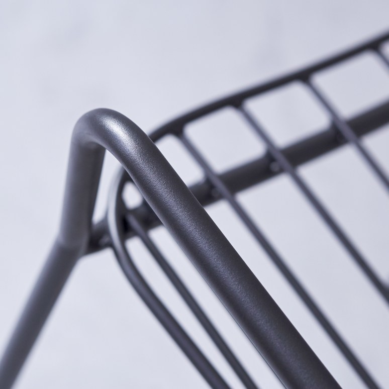 Arty - Dark grey metal armchair