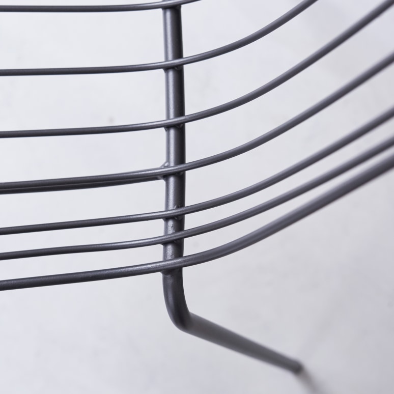 Arty - Silla de metal gris oscuro