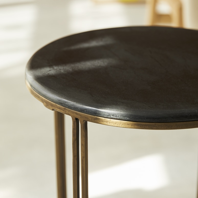 Simëon - Metalen en marmeren banktafel