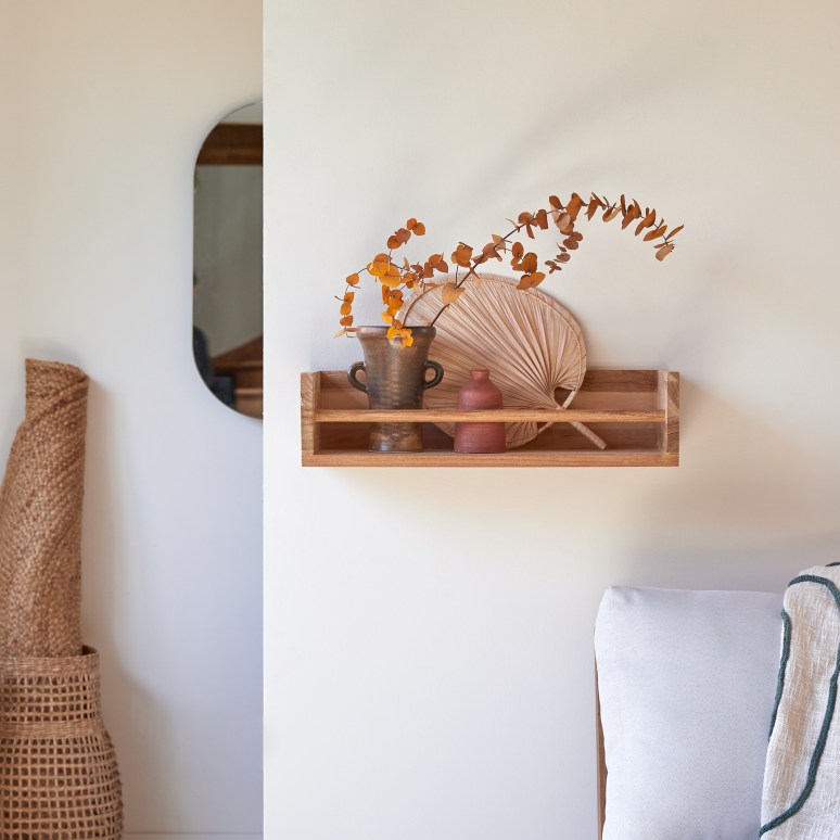 Ugo - Wandregal aus massivem Teak 60 cm