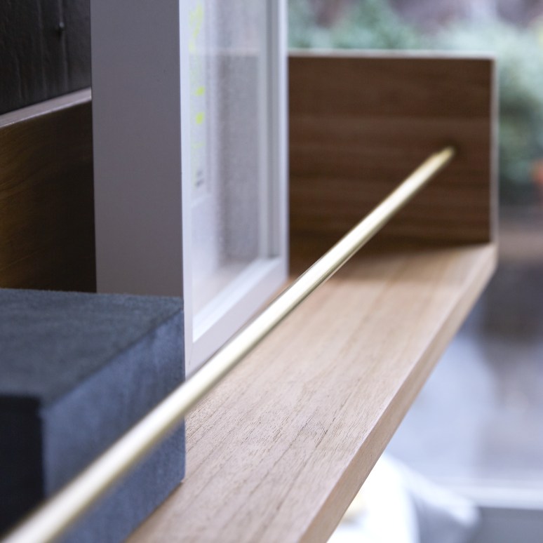 Sasha - Wandplank voor de hal van massief teak 100 cm