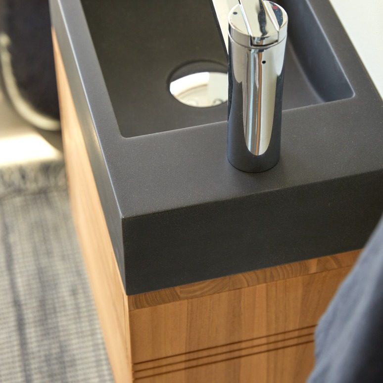 Basic - Solid teak and black marble unit