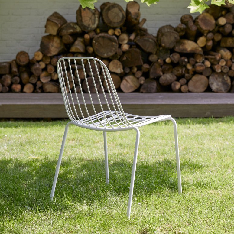 Arty - White metal garden chair