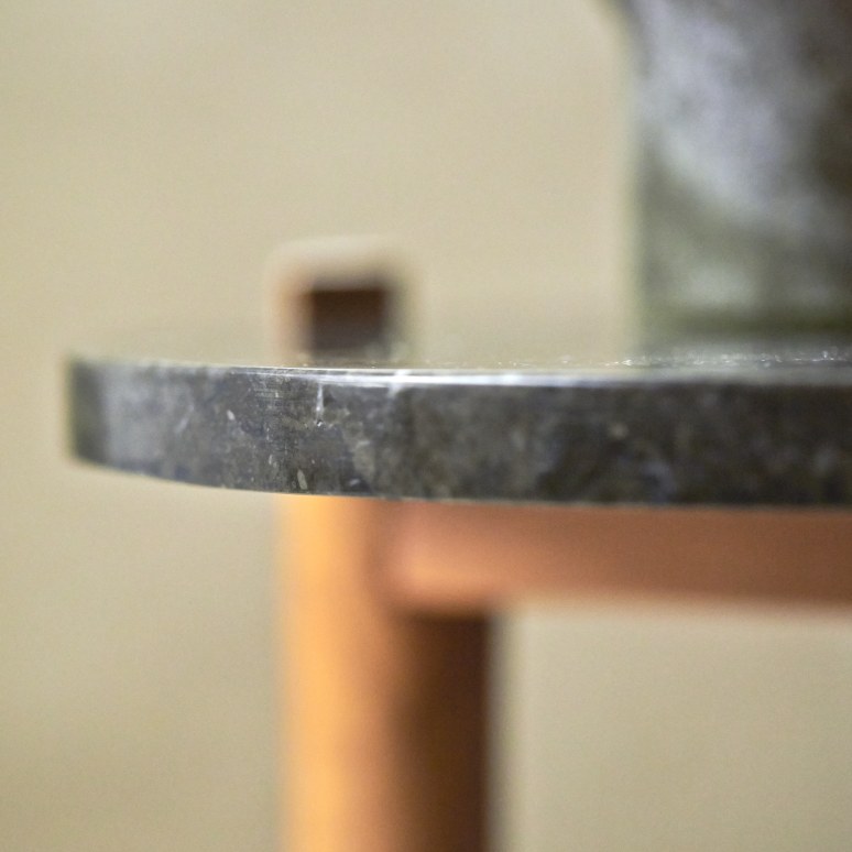 Nestor - Nachtkastje van teak en zwart marmer