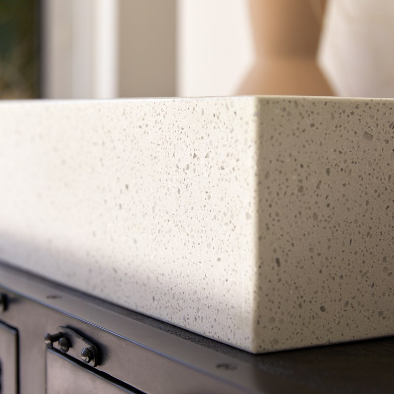 Made - Vasque carrée en terrazzo premium white