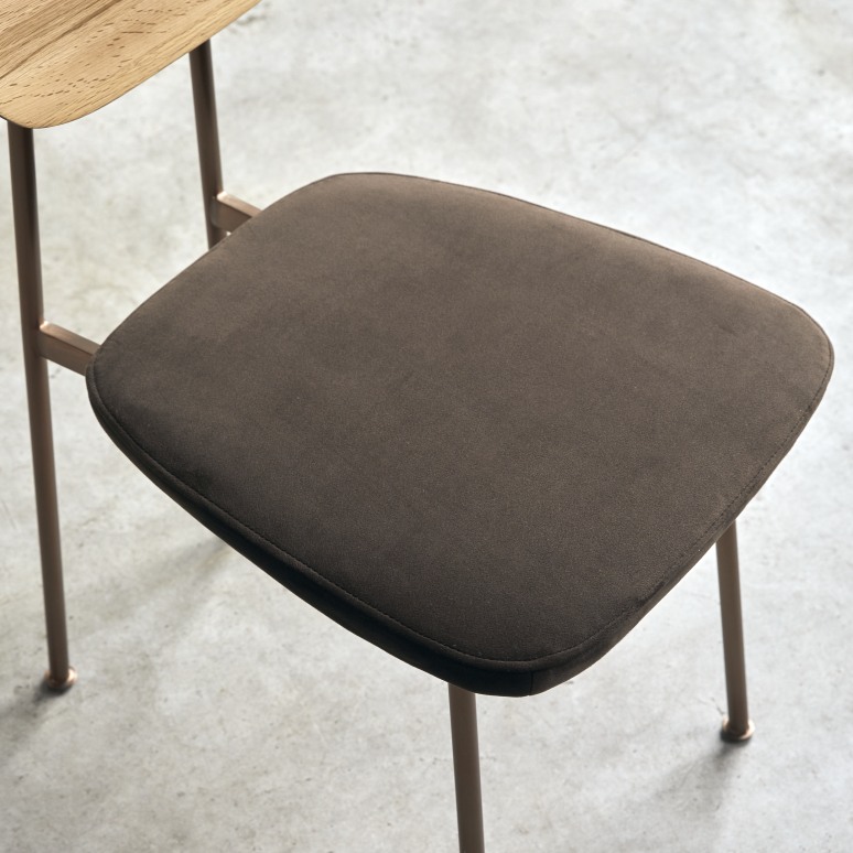 Yutapi - Stuhl brown aus Eiche