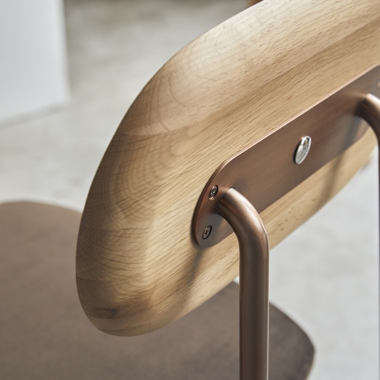 Yutapi - Chaise brown en chêne