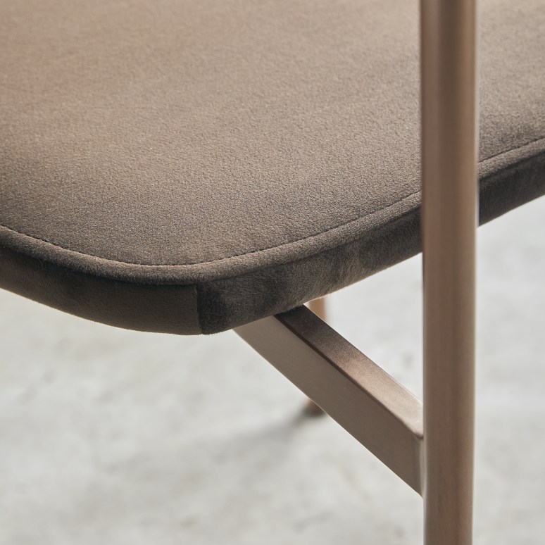 Yutapi - Chaise brown en chêne