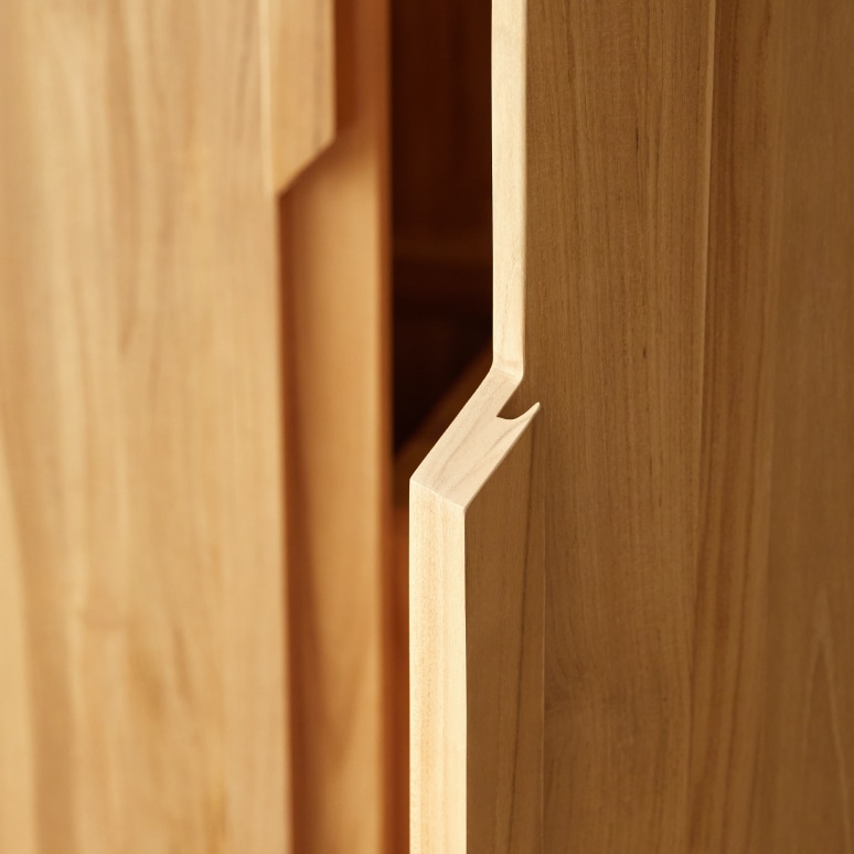 Greta - Garderobenschrank aus Massivteak