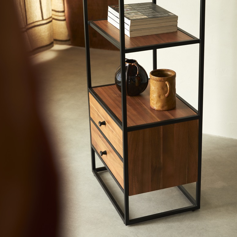 Agra - Hochschrank aus massiver Akazie und Metall