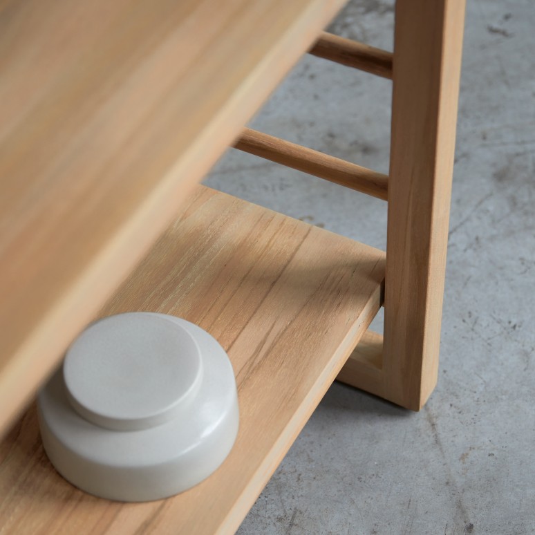 Sera - Low solid teak bookcase