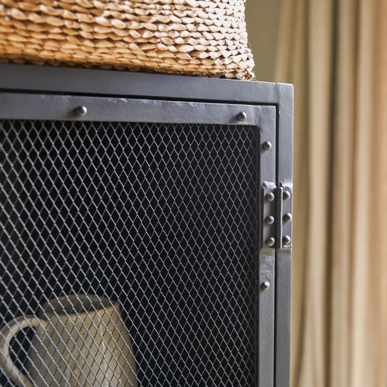 Alma - Metal mesh dresser