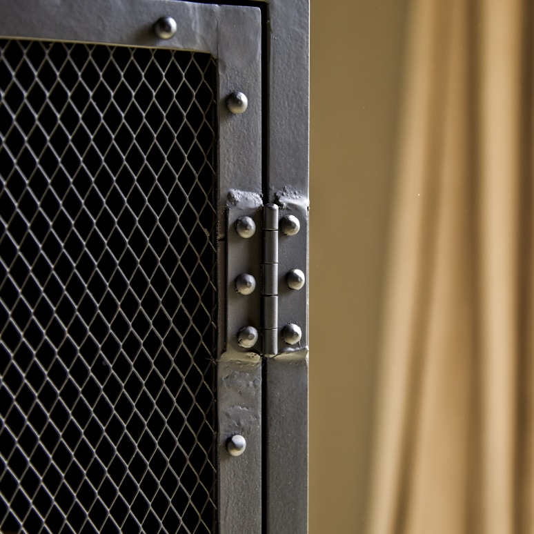 Alma - Metal mesh tall unit