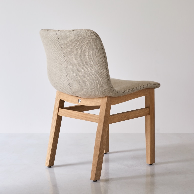 Cocoon - Stuhl linen aus massivem Eichenholz