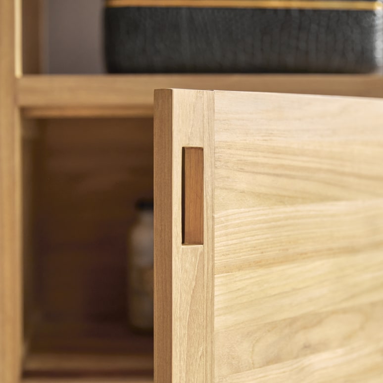 Arty - Hochschrank aus massivem Teakholz